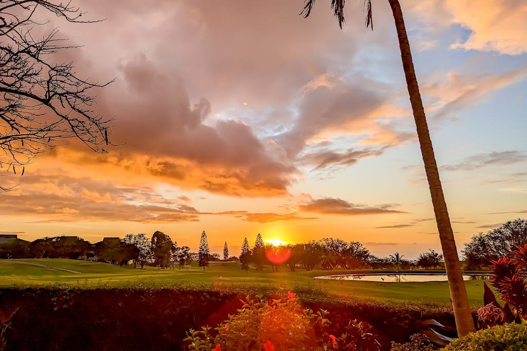 Golf course-front condo with heated pool, tennis, golf, golf views, BBQ, lanai