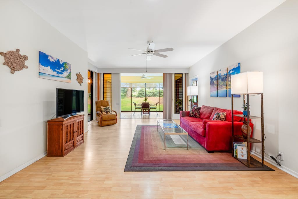 Golf course-front condo with heated pool, tennis, golf, golf views, BBQ, lanai