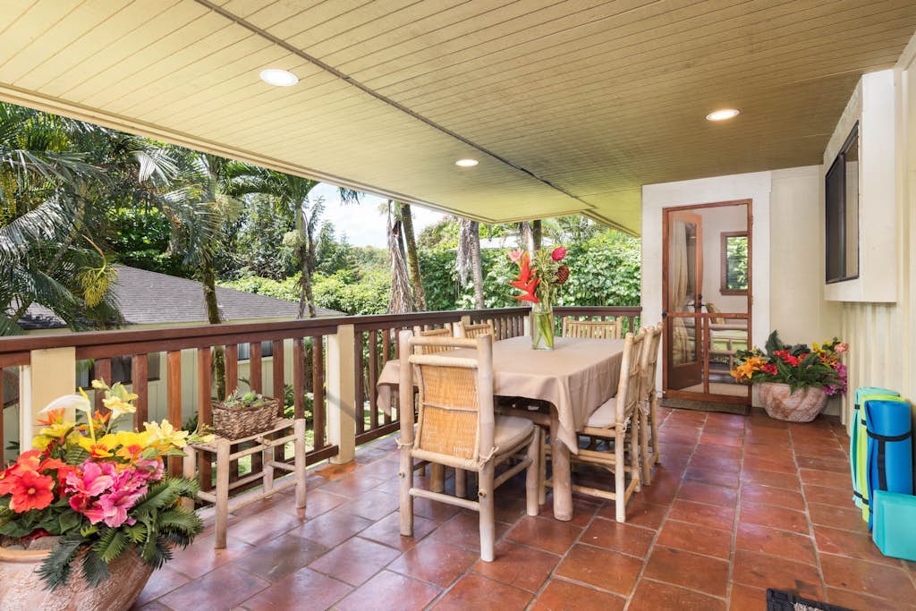 Spacious tropical estate with lanais - located just steps from the beach