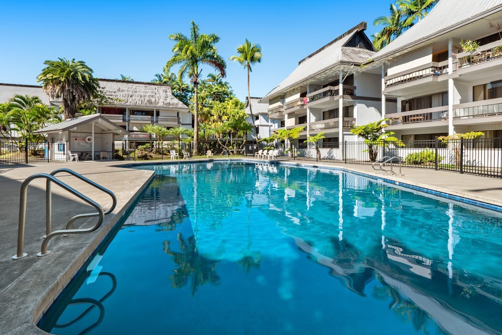Remodeled condo in the heart of Hilo with pool, lanai & walkable location