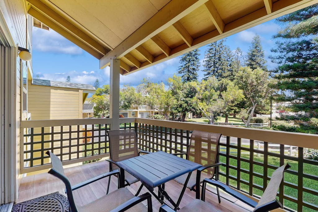 Two-story condo with Mauna Kea view, saltwater pool, hot tub - near beaches/golf