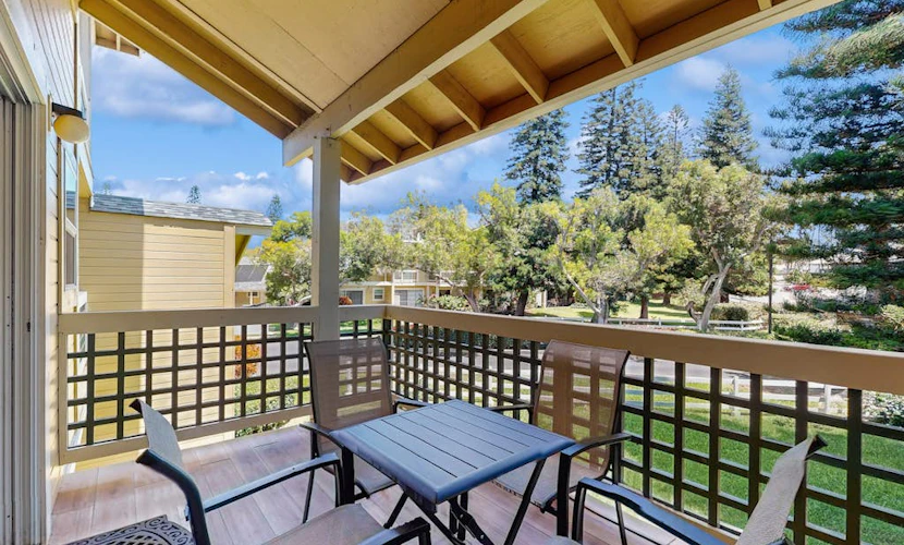 Two-story condo with Mauna Kea view, saltwater pool, hot tub - near beaches/golf
