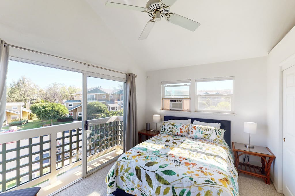 Two-story condo with Mauna Kea view, saltwater pool, hot tub - near beaches/golf