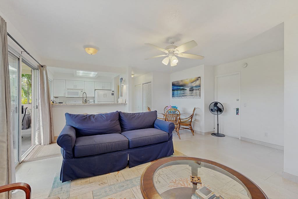 Bright condo with lanai, pool, grill - recently updated