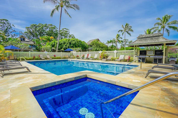 Bright condo with lanai, pool, grill - recently updated
