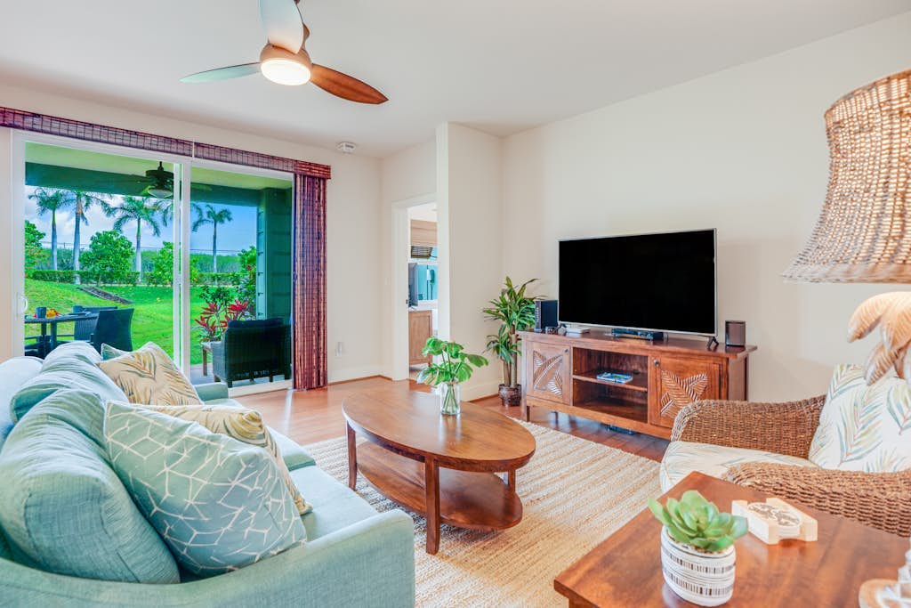 Ground-Floor Condo w/Free WiFi, Private W/D + Shared Hot Tub, Pool, & Gym