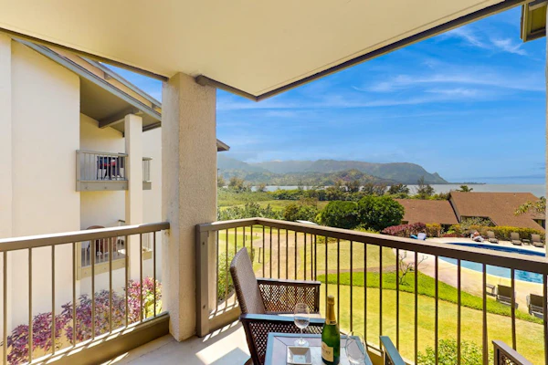 Ocean-view condo with lanai, AC, 2 pools & 8 tennis courts - walk to beach