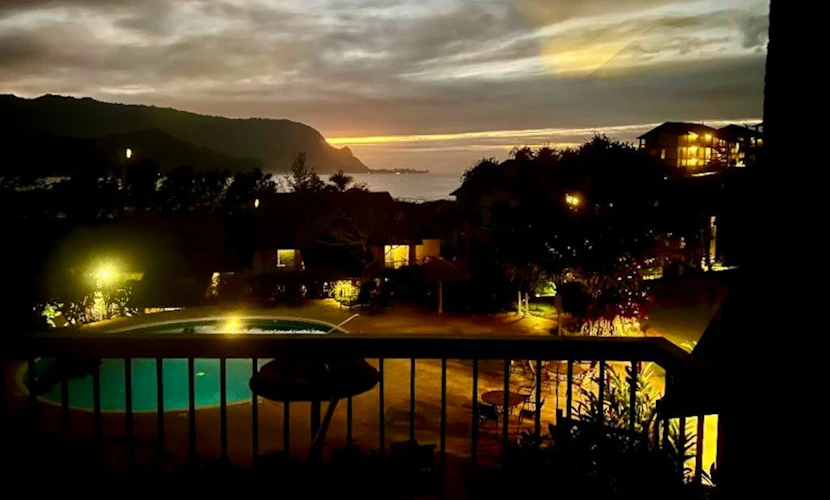 Ocean-view condo with lanai, AC, 2 pools & 8 tennis courts - walk to beach
