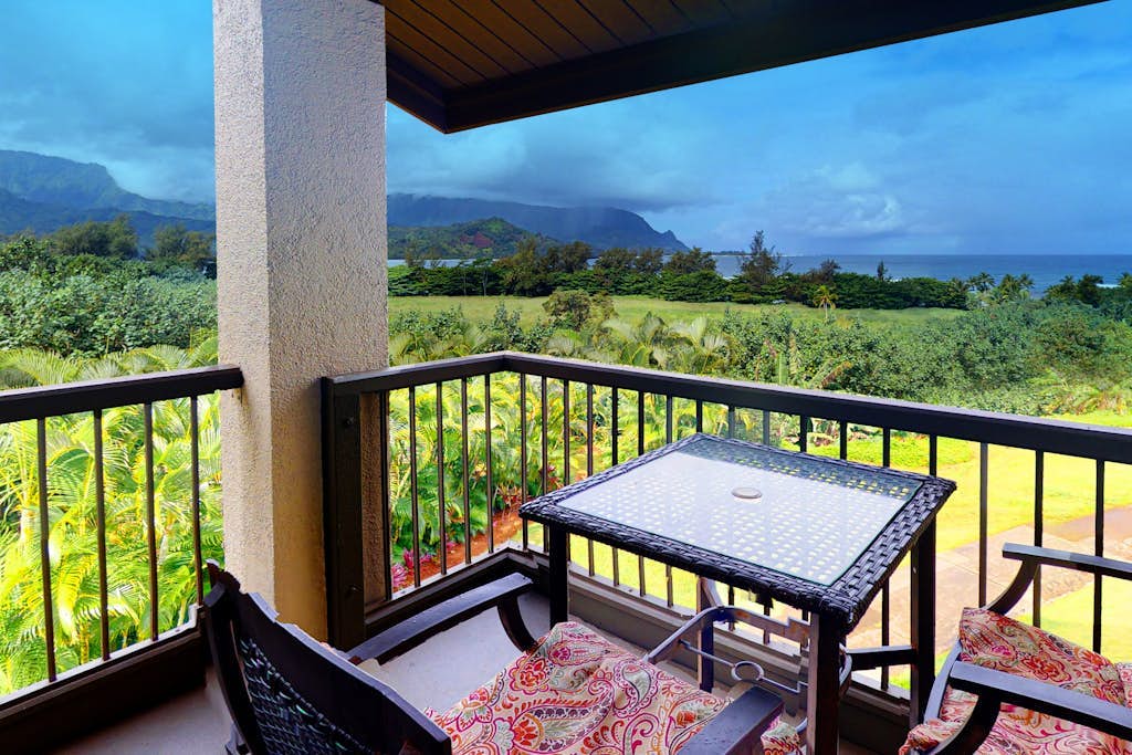 Corner condo with lanai, views of Bali Hai & ocean, AC, 2 pools & tennis courts