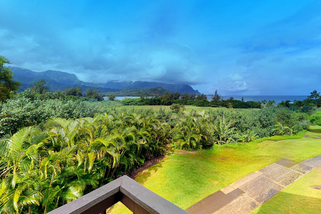 Corner condo with lanai, views of Bali Hai & ocean, AC, 2 pools & tennis courts