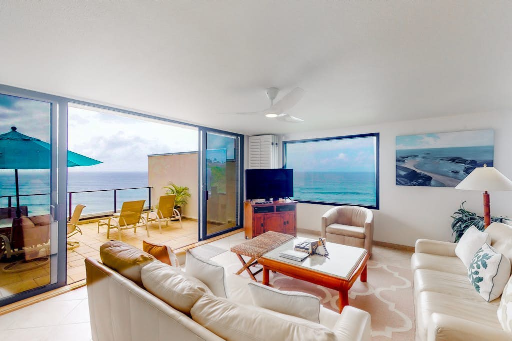 Wonderful home at Puu Poa w/stunning Bali Hai views, shared pool, private W/D