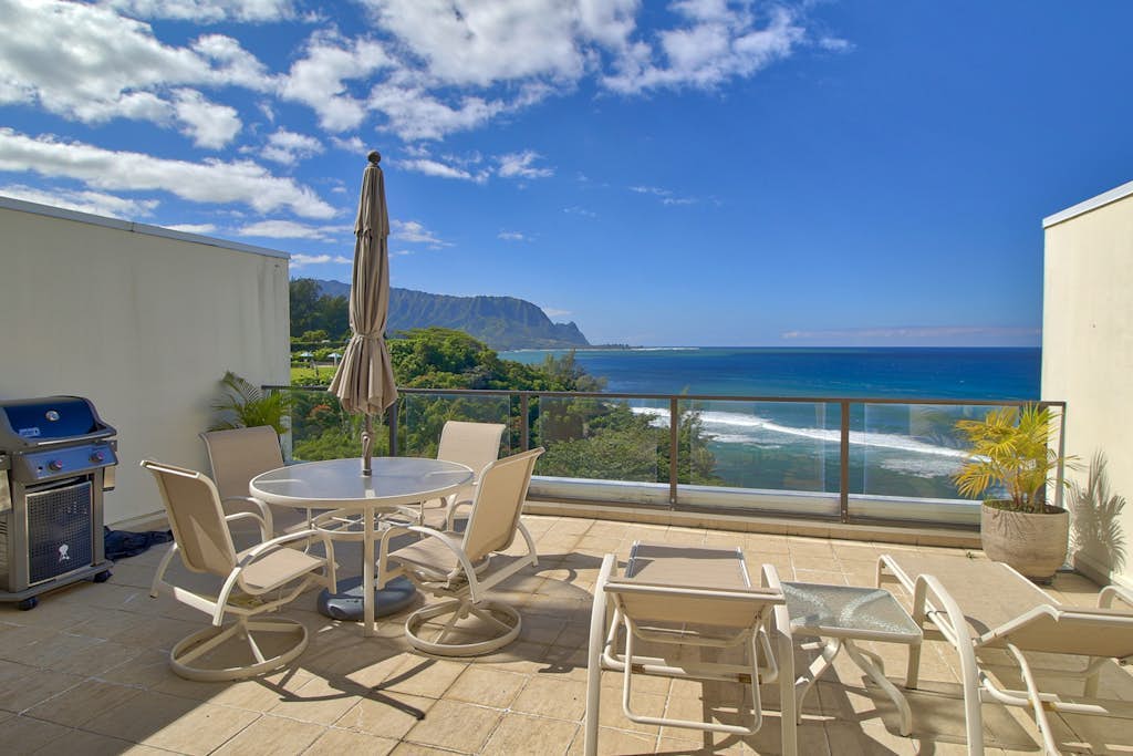 Wonderful home at Puu Poa w/stunning Bali Hai views, shared pool, private W/D