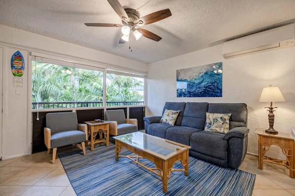 Oceanview condo with lanai , AC, washer/dryer & pool - walk to the beach!