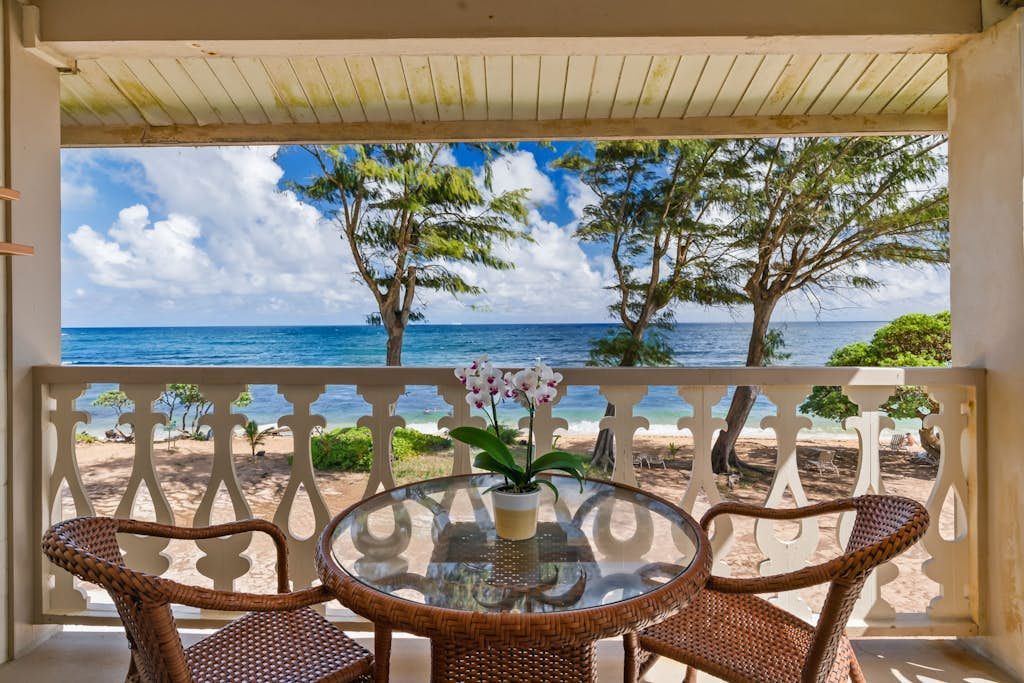 Top-floor beach corner unit - sweeping oceanfront views - beachside pool/hot tub