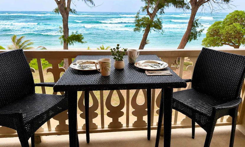 Top-floor beach corner unit - sweeping oceanfront views - beachside pool/hot tub