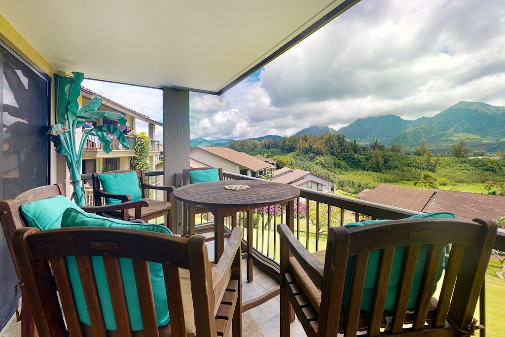 Two-bedroom corner condo with spectacular views of Hanalei Bay & AC
