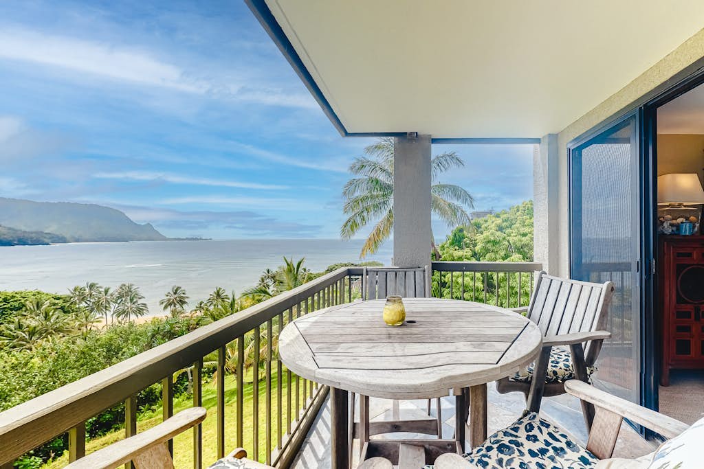 Two-bedroom condo with amazing views of Hanalei Bay - tropical paradise found