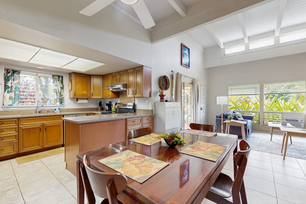Front Door Parking, Ground Level, A/C, Golf Course, Pool, Clubhouse, Fast WIFI