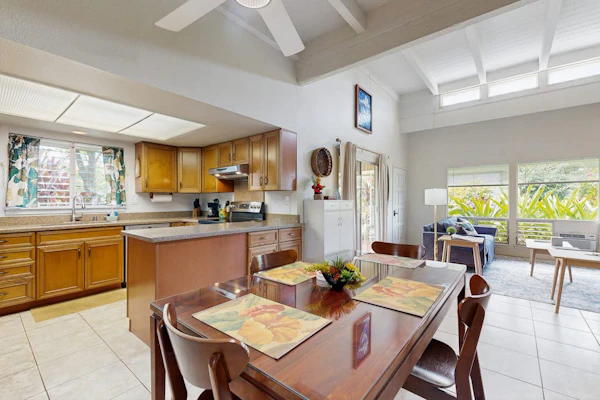 Front Door Parking, Ground Level, A/C, Golf Course, Pool, Clubhouse, Fast WIFI