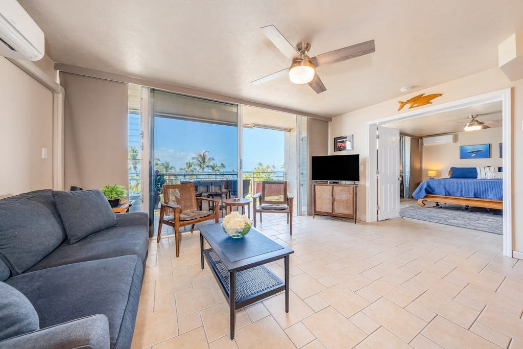 Ocean-view penthouse with beach access, 2 balconies & amazing location
