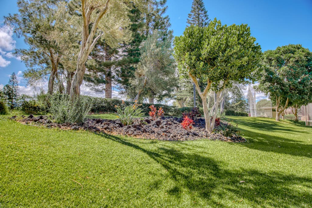 Golf course-front, ground-floor condo w/private lanai, shared hot tub, pool, A/C