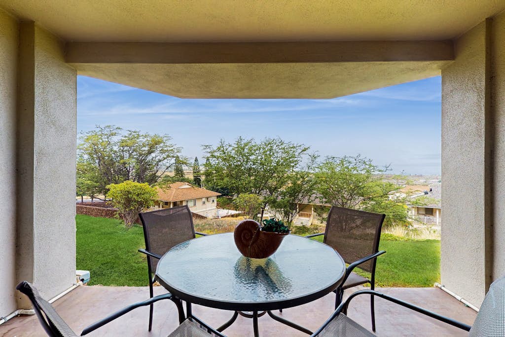 Charming suite close to beach with amazing views, on-site pool & tennis
