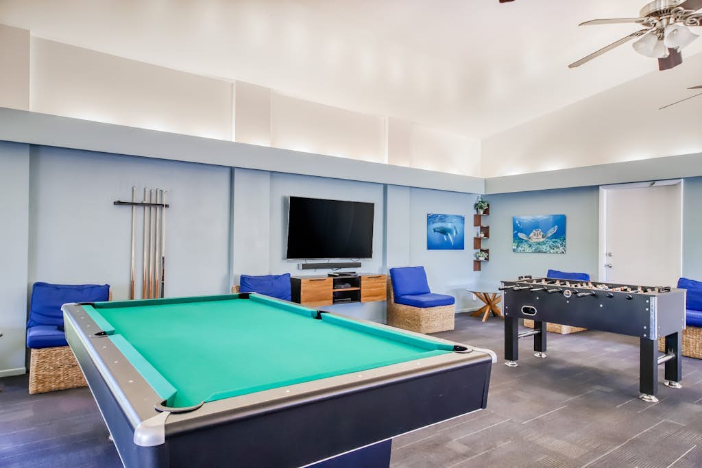 Newly-renovated beautiful spacious Condo w/ fabulous mountain & golf course view