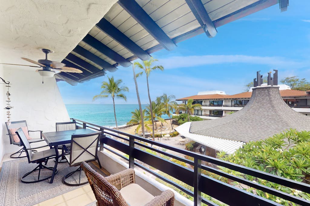 Waterfront condo with shared pools, private beach, balcony,  W/D, and AC