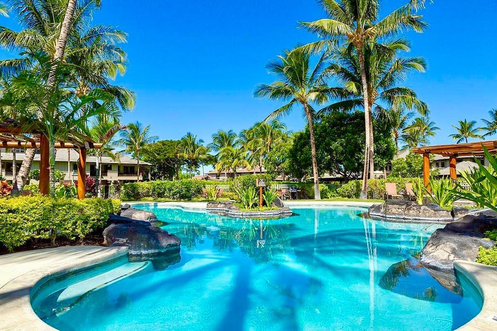 klowe desilva kamuela Aulani's Toa Luau and Waimea Falls experience KAMUELA PROVISION COMPANY, Waikoloa -