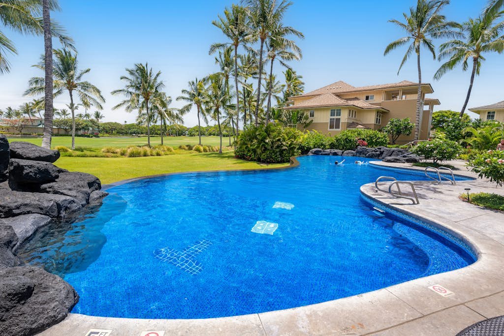 Mountain & Lake-view condo with on-site golf, pool, hot tub, & fitness room