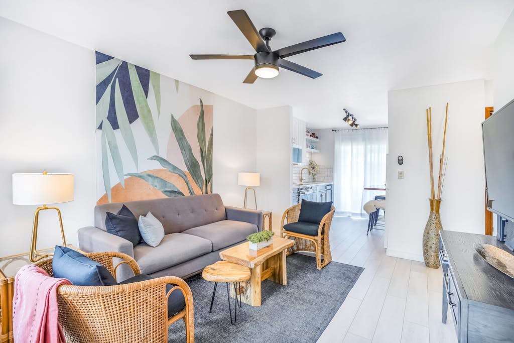 Bright Garden-Level Condo with Private Lanai, Full Kitchen & Easy Walk to the Beach