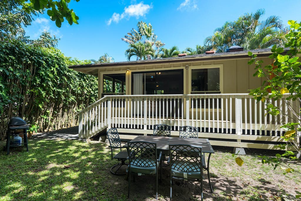Charming cottage, nearby access to Anini beach - 85 steps away
