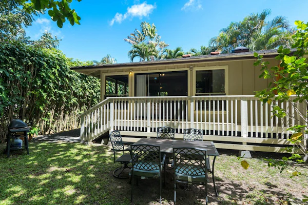 Charming cottage, nearby access to Anini beach - 85 steps away