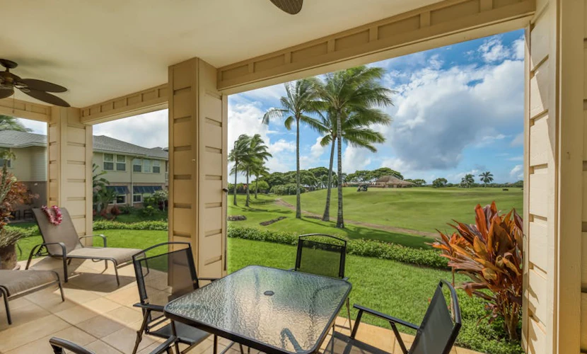 Serene, golf course-adjacent getaway w/AC, a shared pool & free WiFi