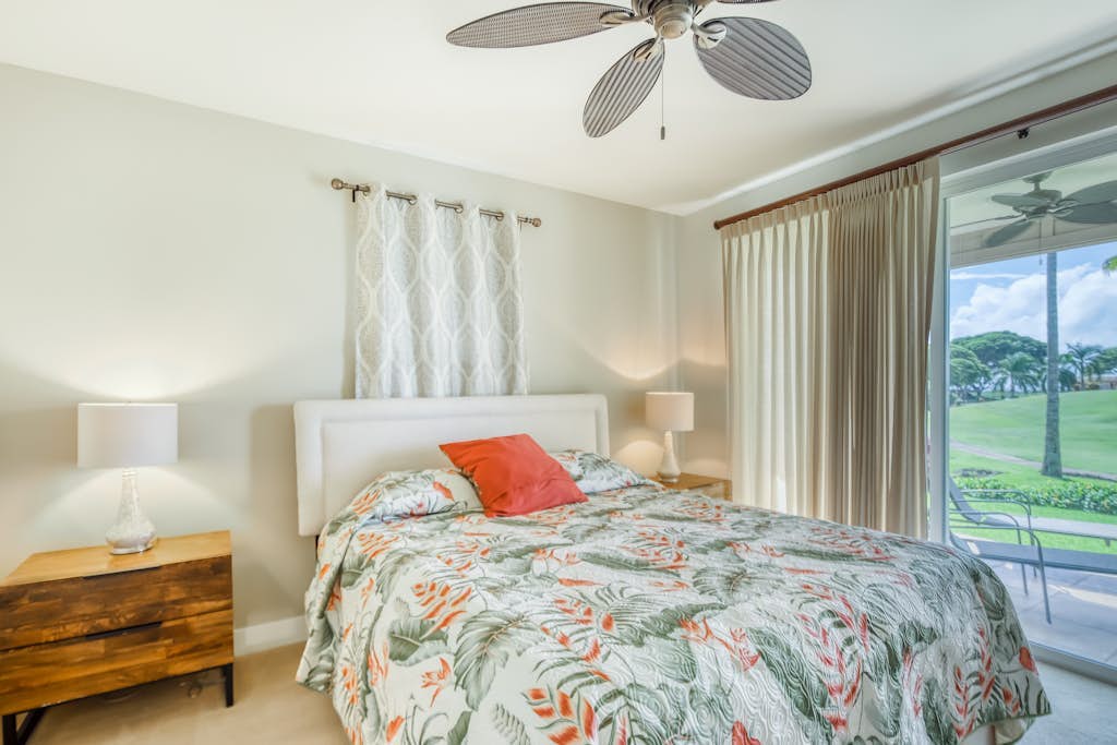 Serene, golf course-adjacent getaway w/AC, a shared pool & free WiFi