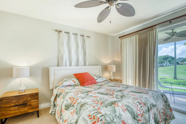 Serene, golf course-adjacent getaway w/AC, a shared pool & free WiFi