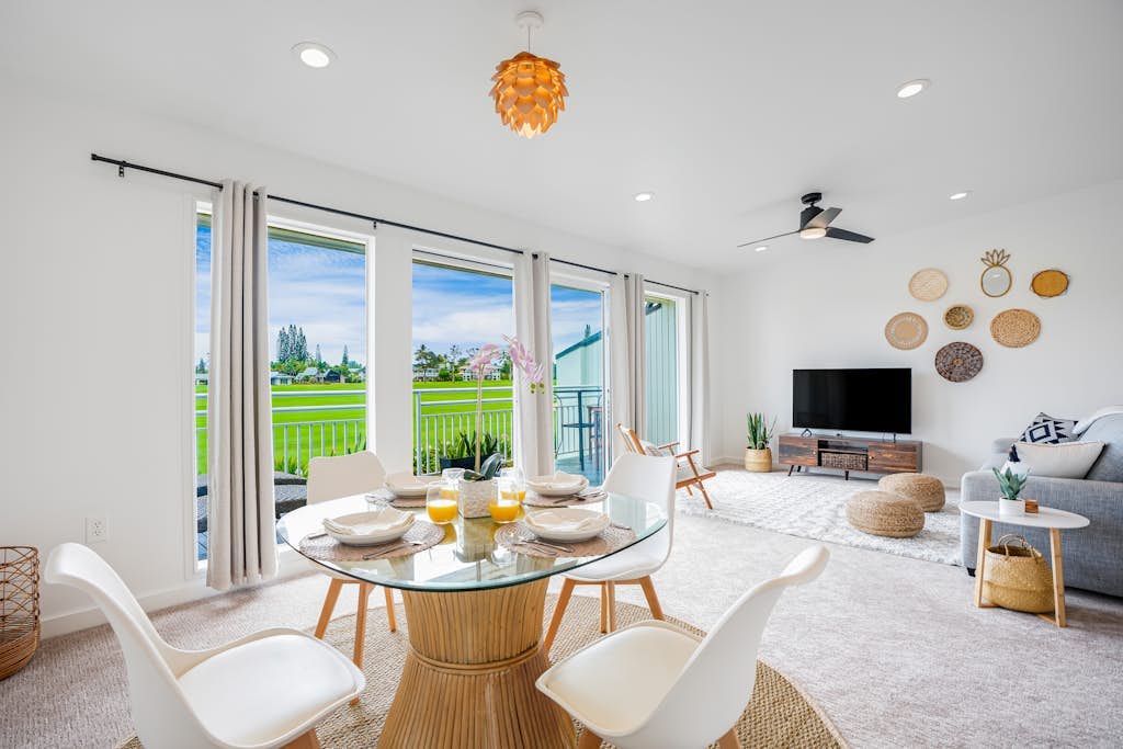 Golf course-adjacent condo with fast WiFi, washer/dryer, pool, & hot tub