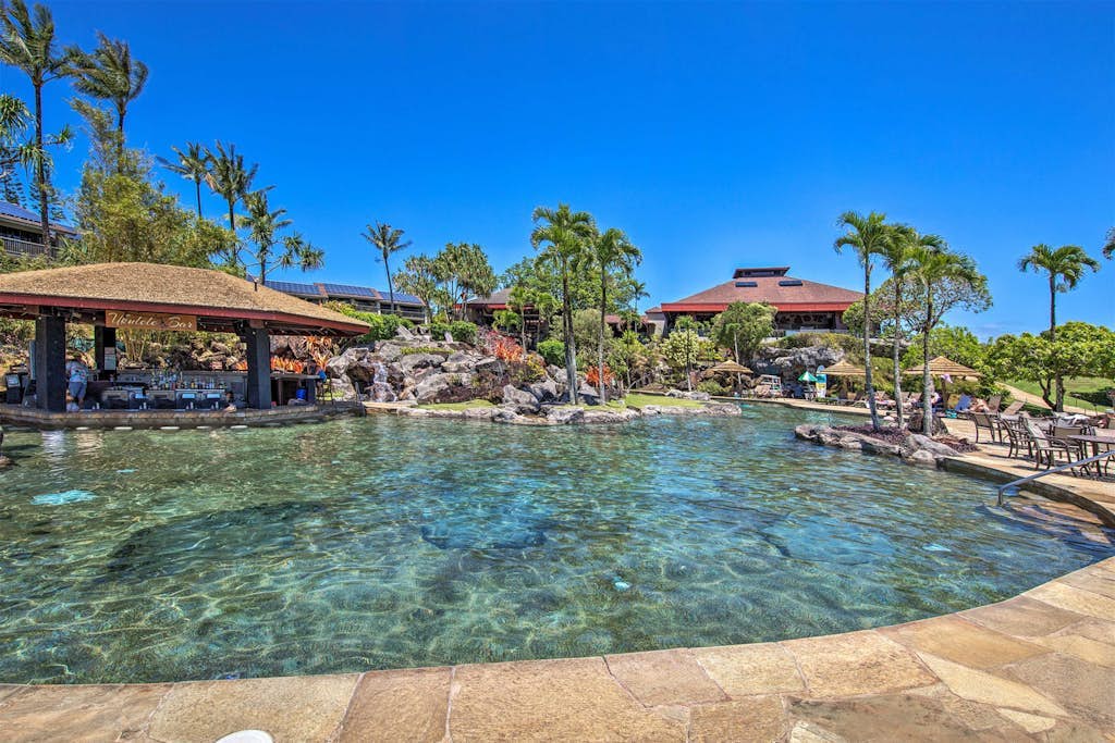Remodeled, top-floor studio with ocean/Bali Hai view, lanai, AC, pools & tennis