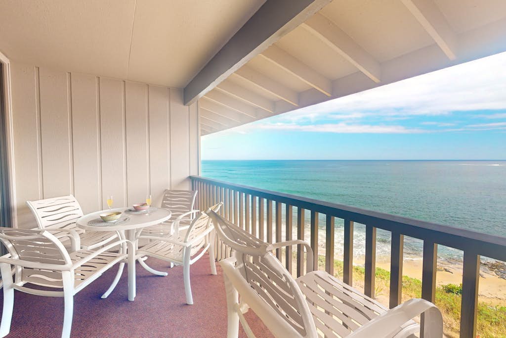 Wailua Bay View condo near surf & sand with pool, ocean views & W/D