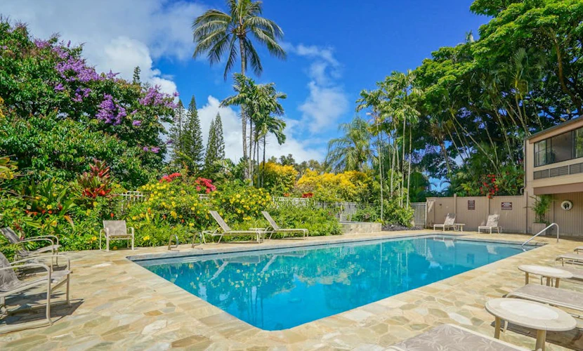 Oceanfront condo with loft, WiFi, shared pool & hot tub, balcony