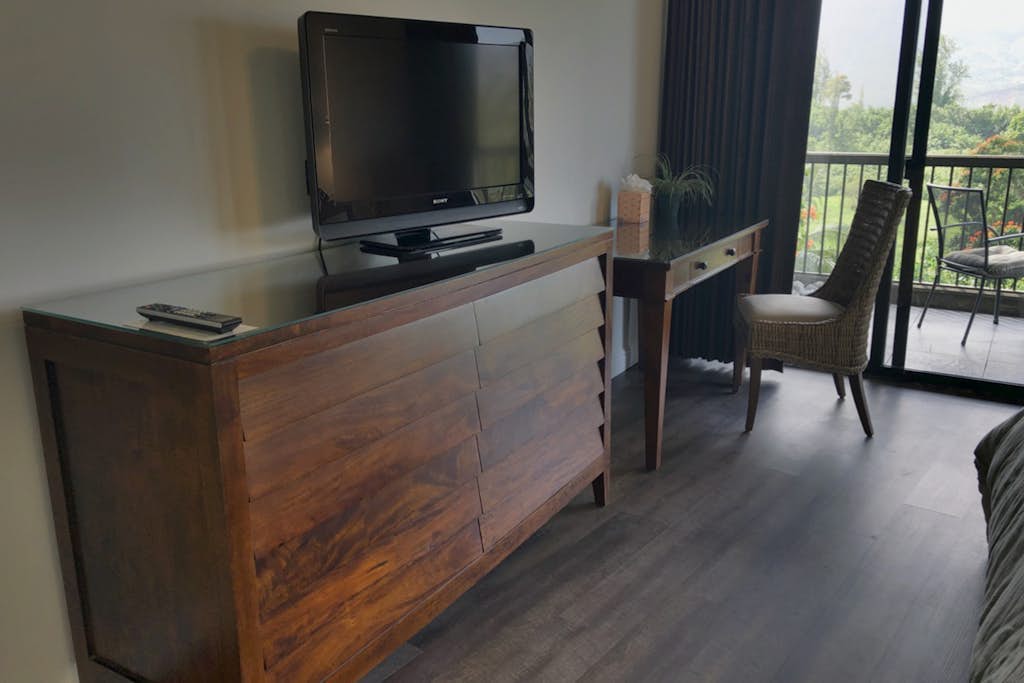 Top-floor condo with amazing ocean/Bali Hai view, lanai, AC, 2 pools & tennis