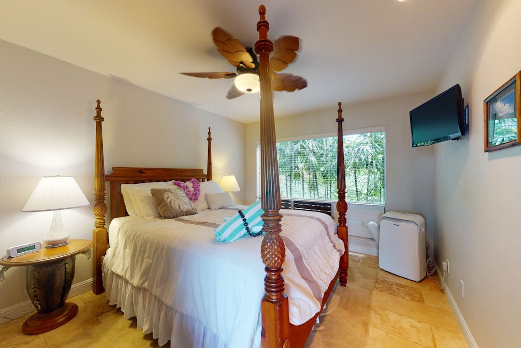 Lovely front-row home on Oceans Bluff w/views of Bali Hai, WiFi, pool & hot tub