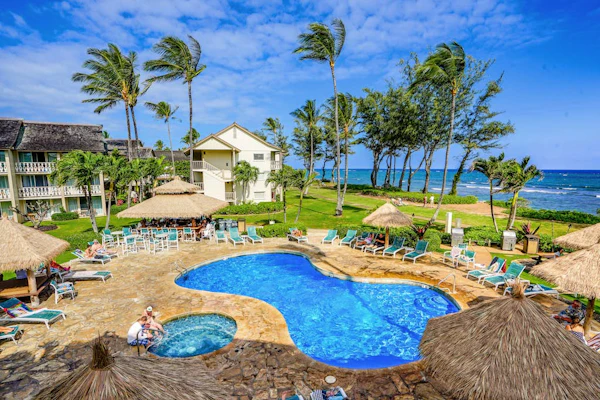 Ground-floor zen studio - ocean-view lanai, AC, steps to beachside pool/hot tub