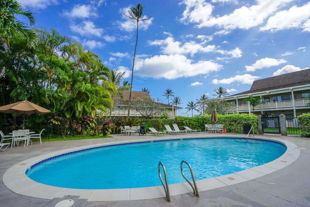 Condo with pool, hot tub, beach access, & private lanai - Newly Remodeled