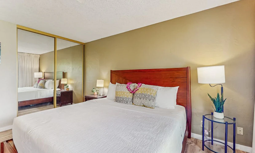 Condo with pool, hot tub, beach access, & private lanai - Newly Remodeled
