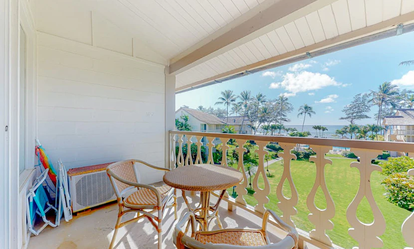 Ocean-view corner unit at oceanfront resort - steps to beachside pool & hot tub