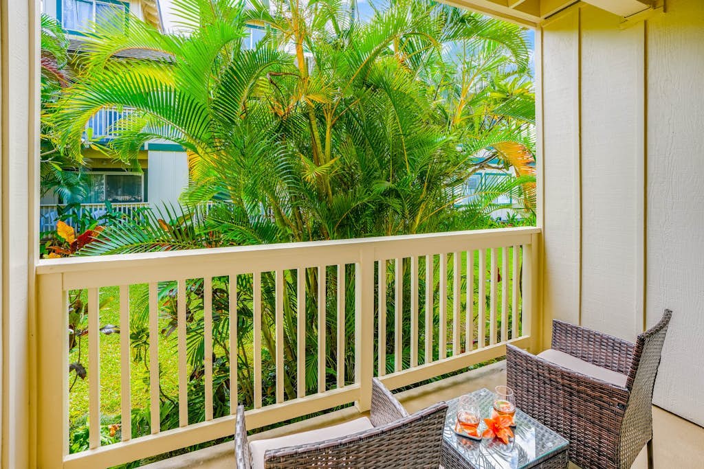 Tranquil condo with pools, hot tub, jetted tub, grill & board games - near beach