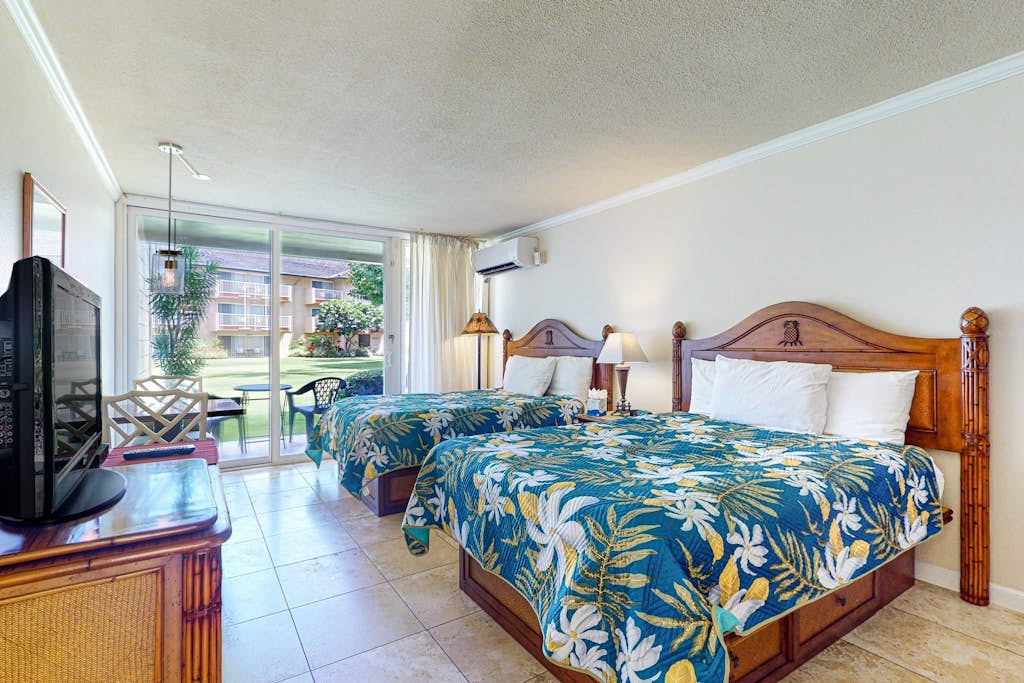 Ground-floor resort condo with ocean & sunrise views - beachside pool & hot tub