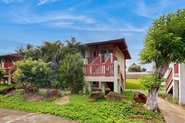 Ocean view condo near beach & dining, beach chairs & gear provided