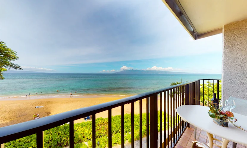 Great Views - Oceanfront Condo w/ Lanai, Pool, Hot Tub & Direct Beach Access